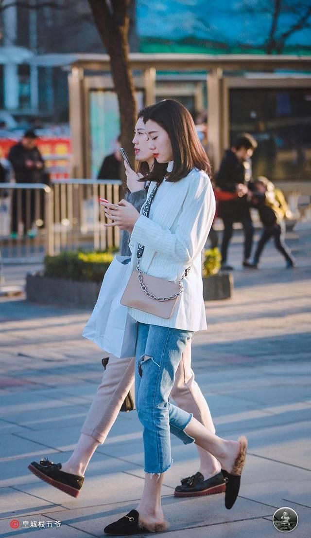  「搭配造型」街拍：跟着当下的时髦热点走，多学习一下时尚达人们的穿衣搭配