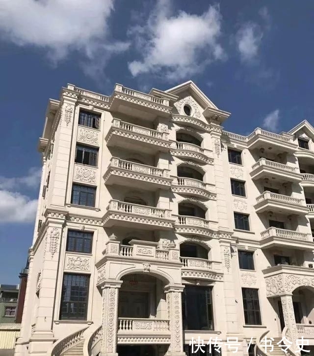  本来@本来是在农村盖别墅, 结果建成当地奇葩建筑