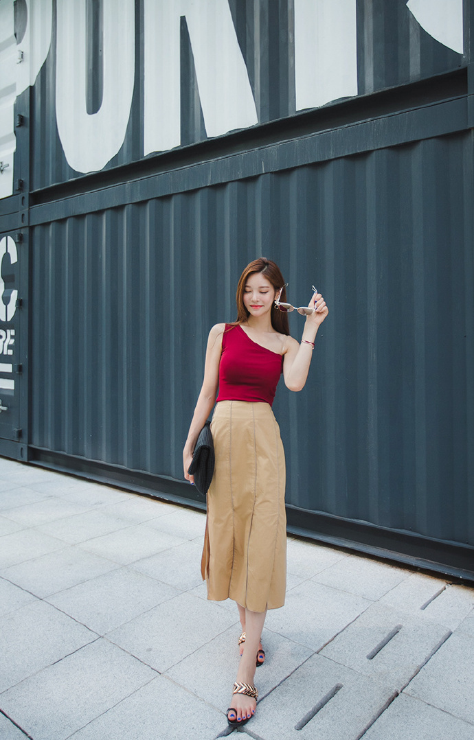 清爽干练的精致美女,时而酷爽大气,时而俏皮可人,美出了新高度