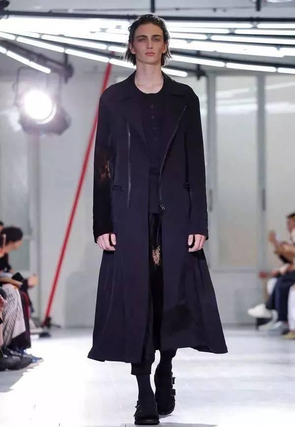 时装秀:Yohji Yamamoto 2020 春夏时装秀:山本耀司的黑色诗意想象