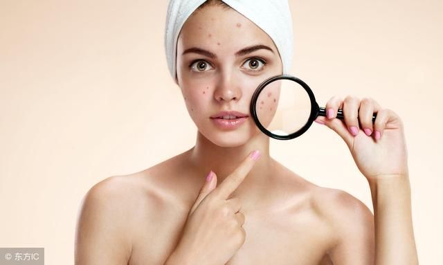 医生忠告：脸上出现4种症状，可能是上万的螨虫