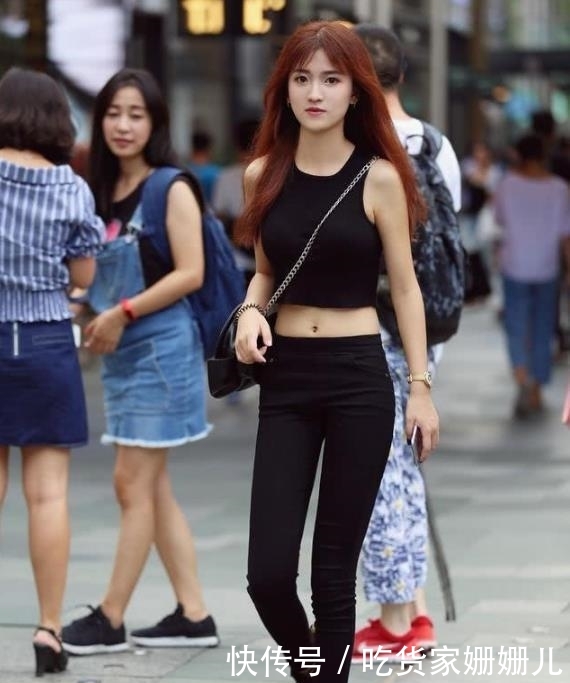  [气质]美女街拍：颜值很高的小姐姐，穿搭时尚靓丽，回头率飙升！