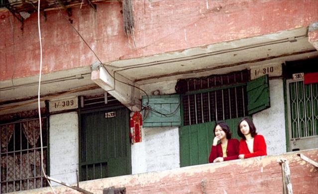 1972年的香港老照片：现代化建筑随处可见，图9是当时的贫民区