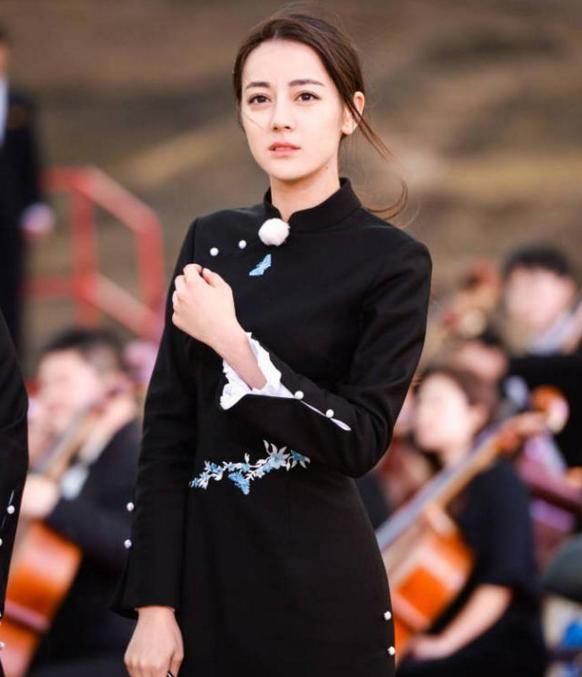 每个女明星都穿过旗袍？各个古典，但她却穿出了现代美！