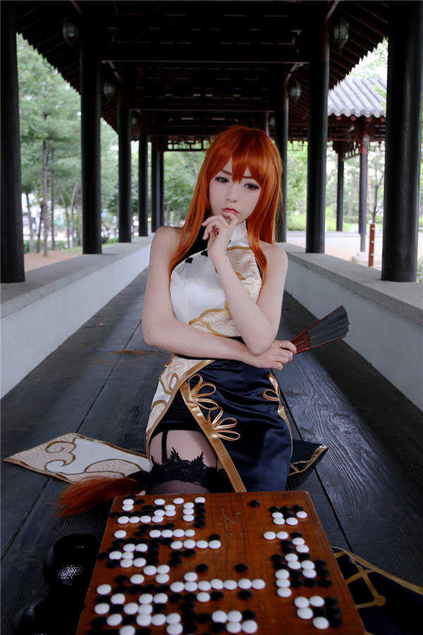 大胸御姐Cos《永远的7日之都》雯梓 旗袍在惨烈哀嚎!