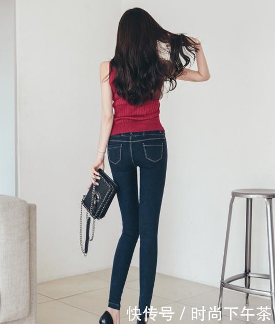 简单的牛仔裤穿出别样时尚感！
