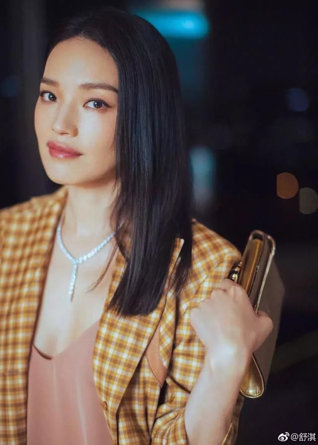 你的额头适合什么刘海？舒淇陈妍希换对刘海脸小一圈，美成仙