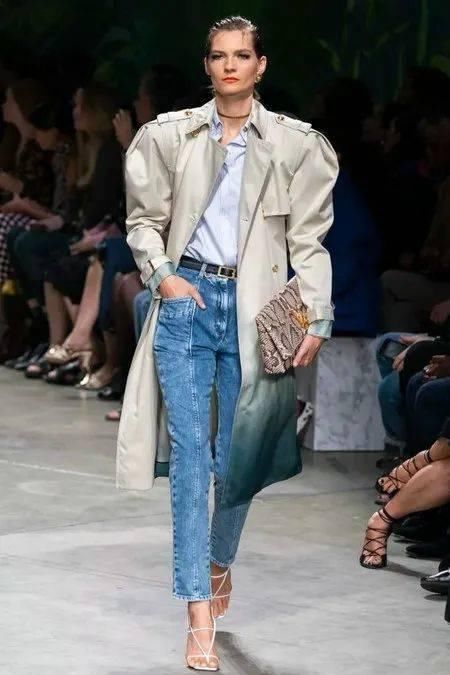  [秀场]2020女装流行趋势：7种秀场设计细节/改良风衣 2021春夏女装核心夹克！