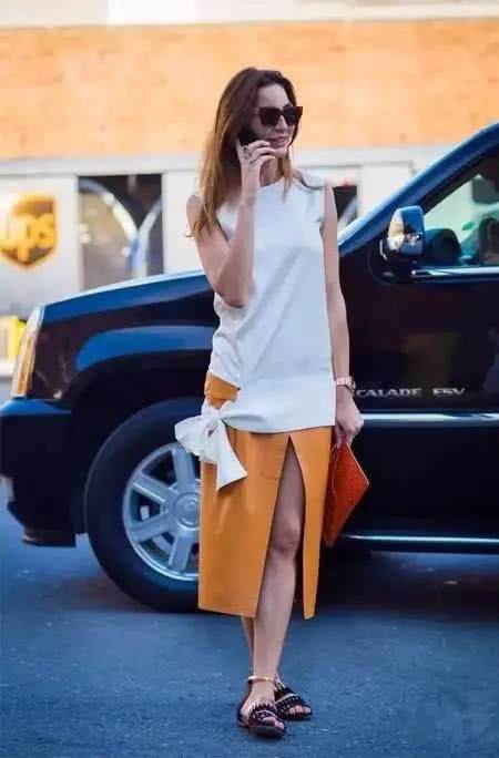 开叉裙才是这一季的亮点，是时候出来炫耀了