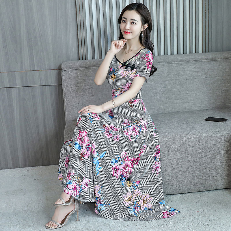 这裙子虽贵了一丢丢，但53岁老婆穿配裸鞋，美得魅不可挡