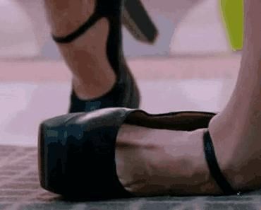 有1种高跟鞋叫王子文的高跟鞋，路人能走路吗