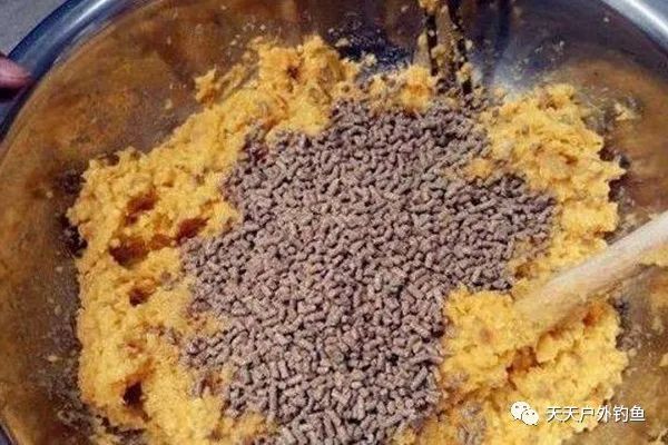  成红薯泥■几款民间自制红薯饵料，小鱼不沾，通杀鲫鲤，野钓必备饵料！