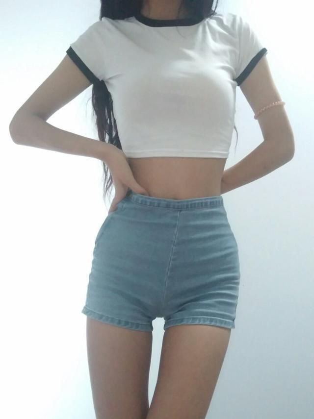 热辣牛仔短裤，夏季凹造型必备，让你的美腿更吸睛