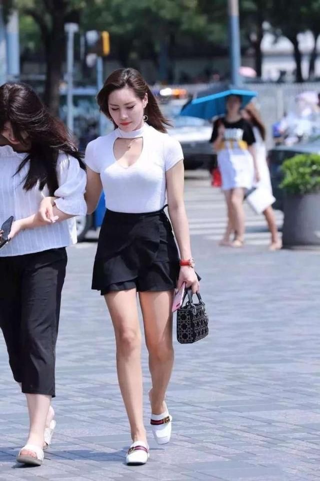 街拍紧身衣，好身材呼之欲出