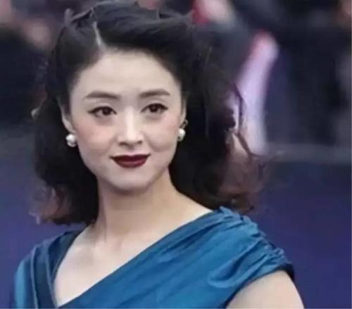 6位女明星的“中毒妆”，林允惊艳，一位像霸气的高中女教导主任