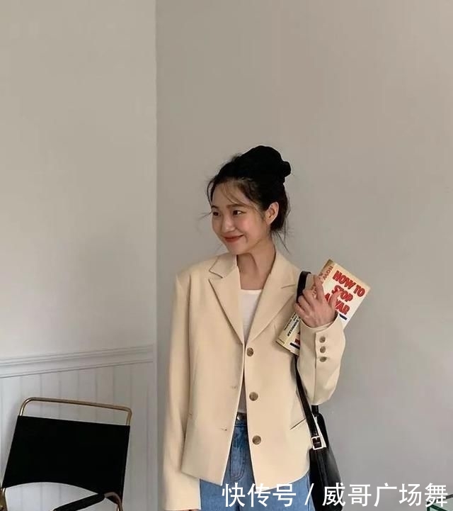 选择■一篇教你如何用同色系套装穿出3种风格,学会让穿搭少个大烦恼