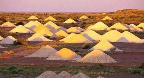 澳大利亚一座神奇的城市，居民都爱住地下，游客来了也往地下走！