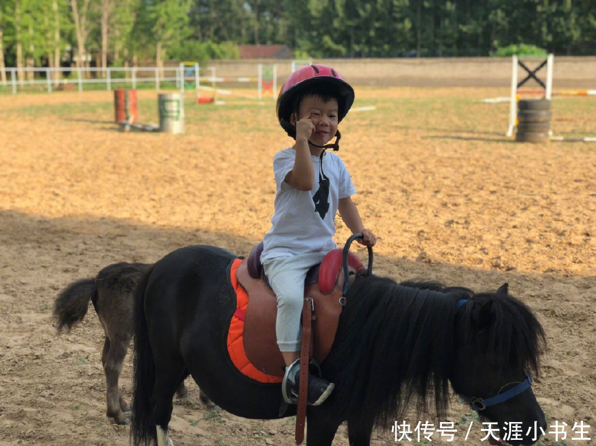 吴京坑儿子吴所谓，连发两条有气味微博，网友：你咋跟屁杠上了？