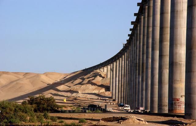 【迁徙】人迹罕至的罗布泊腹地，为何突现规模庞大的地下通道