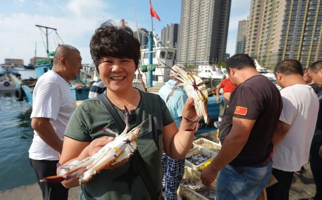 开海了,连云港海鲜成白菜价