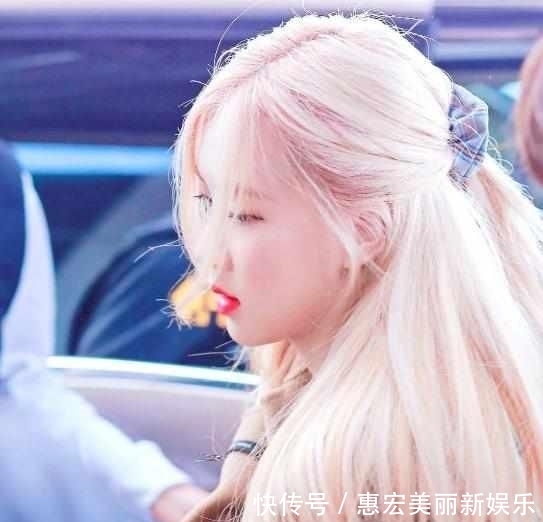  [发圈儿]别小瞧“奶奶发圈”的魔力，真·搭配高手都在用它凹造型