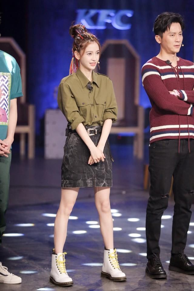 好闺蜜斗法，杨颖撞上杨幂，上半身差距太尴尬，一个平原一个高山