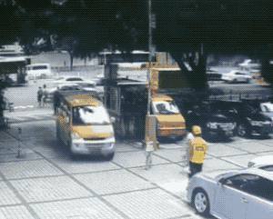 妈妈推孩子撞车“碰瓷警方通报实情真相更让人愤怒892交通广播