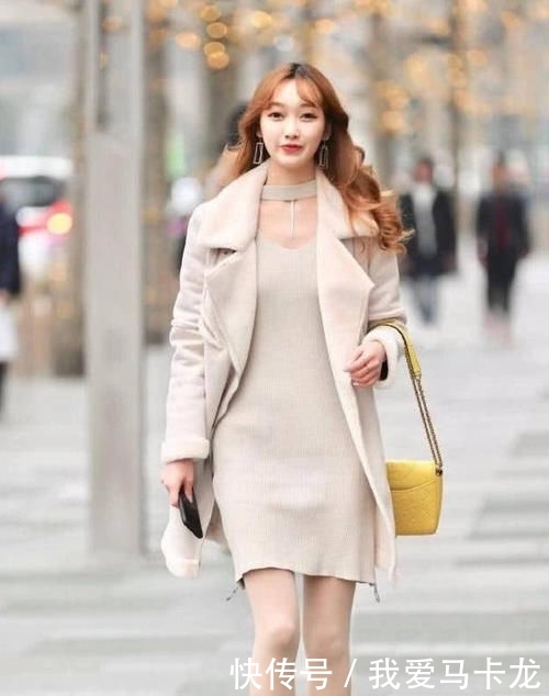 服饰:长发气质美眉,黑色蕾丝边上衣搭配一字裙,温柔又知性!