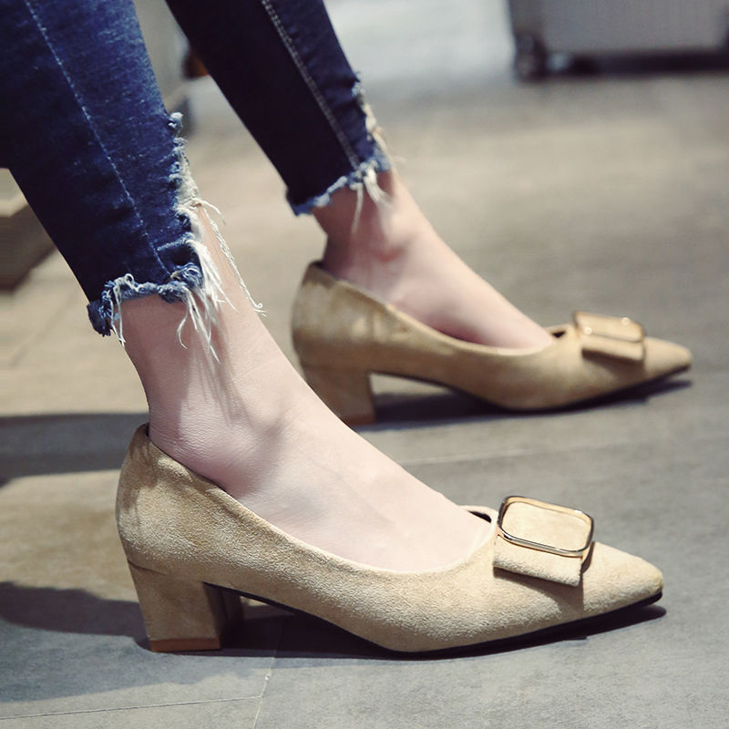 别再穿凉鞋了!今秋流行穿这样的“尖头鞋”，果然好看又洋气