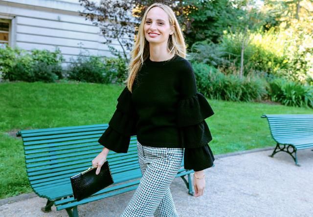 女人到了40岁，穿衣服不要太随便，这三种显得更有气质