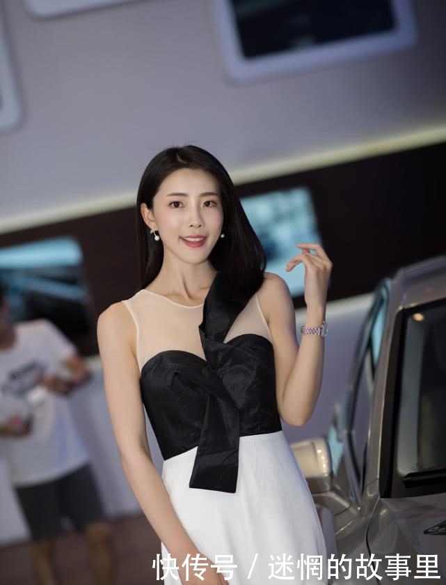  「美女」一群追求时尚的小姐姐，精致的打扮展示独特的品味，赏心悦目