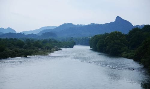 中国著名避暑胜地，位于赣闽两省交界，这里山水秀美茶香四溢