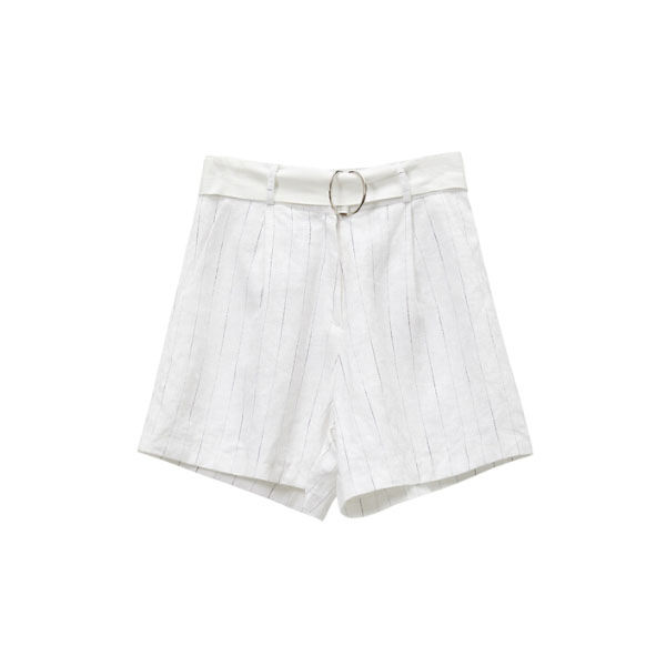 性感热裤秀美腿，塑造迷人的小蛮腰