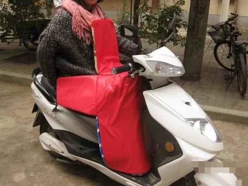  偏爱|农村又一“怪现象”，家里有车放着不开，却偏爱骑电动车？