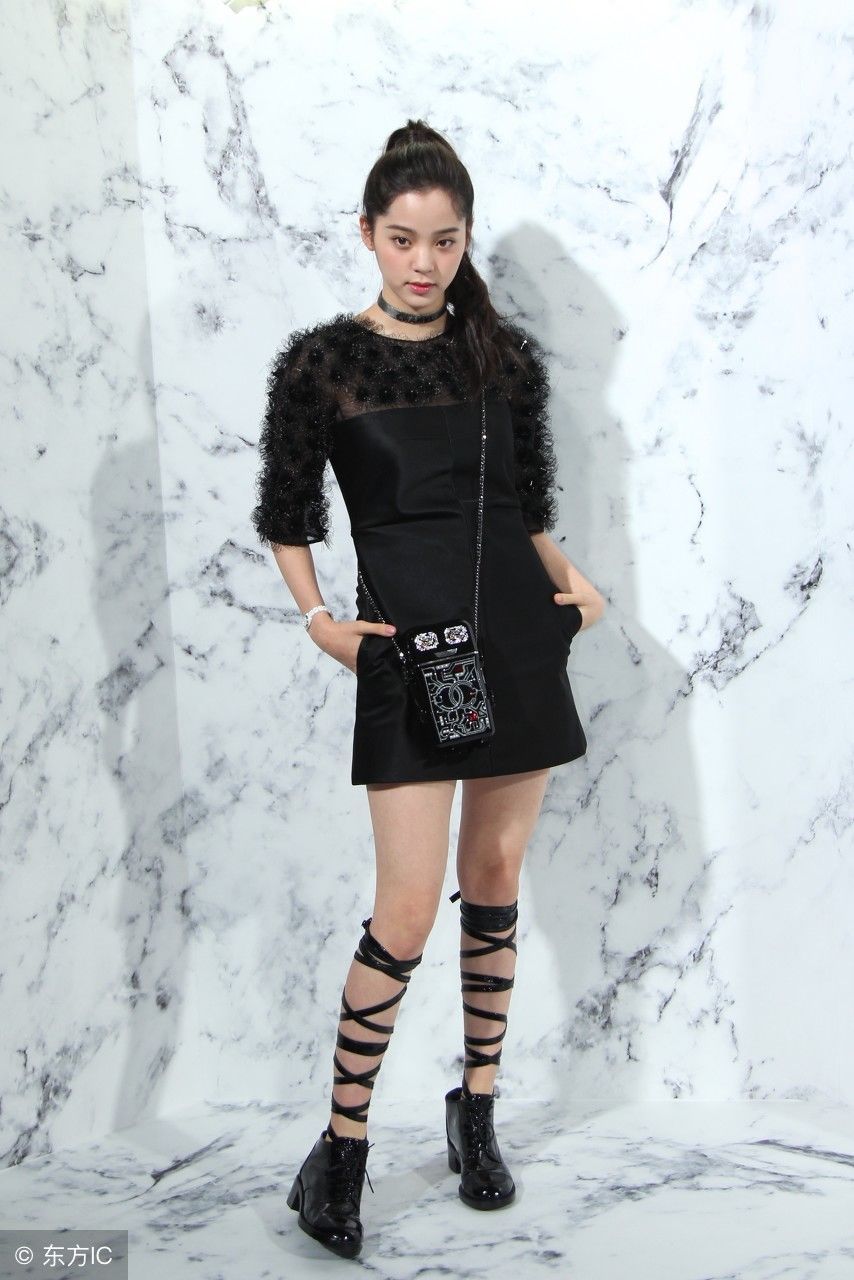 有一种高跟鞋叫欧阳娜娜的鞋，不仅另类，而且你一双也不能穿