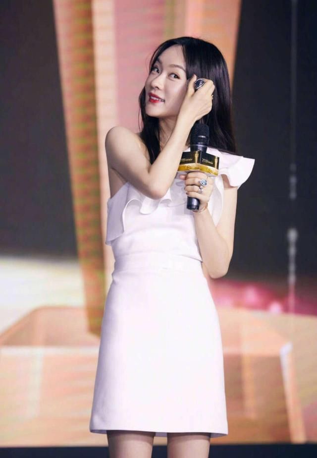 霍思燕个有多高呀，我看她穿这一身，得有170的即视感