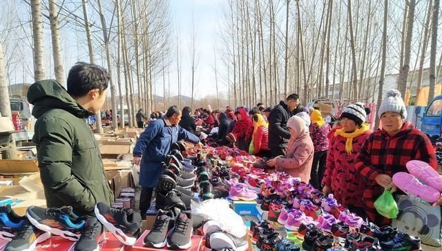  「摊位」农村的大集，你知道吗？很热闹的