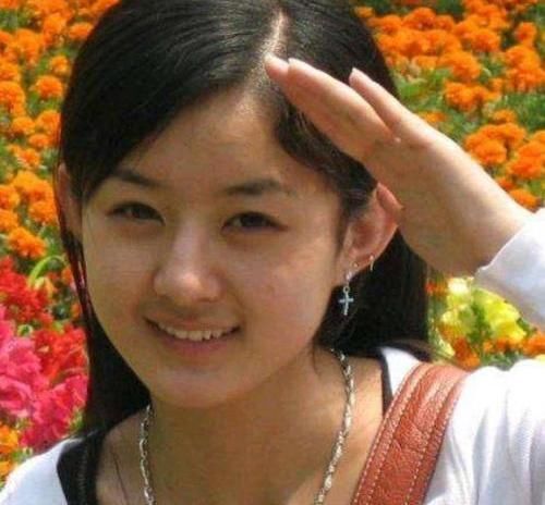 「收视」她出身农村却想当空姐,跑龙套七年被导演嘲笑,如今33岁成收视女王