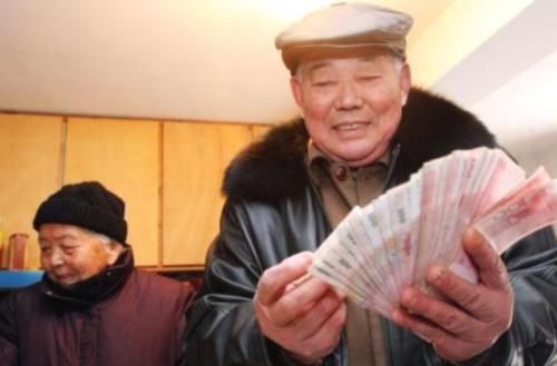  养老金：有人说养老金发放“不合理”，按照工龄发才对，你同意
