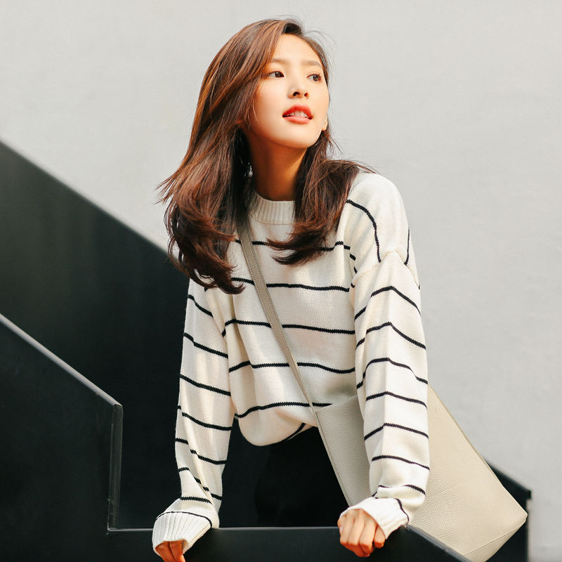 第一次发现,这新款针织衫搭小脚裤,配上高跟鞋十分洋气,美极了