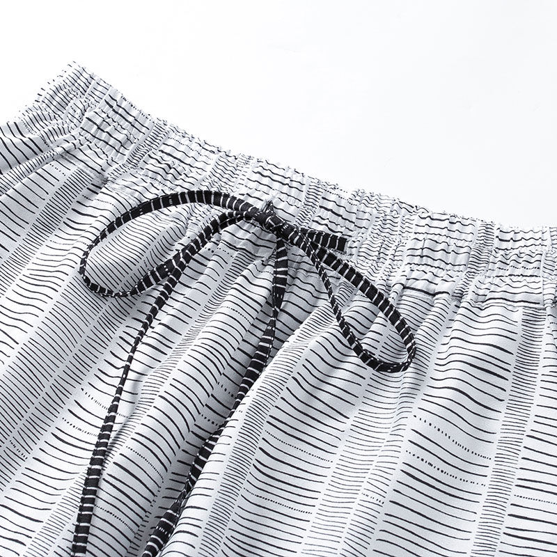 秋后早晚凉，尽量少穿裙，多穿这样的“阔腿裤”套装，美到飞