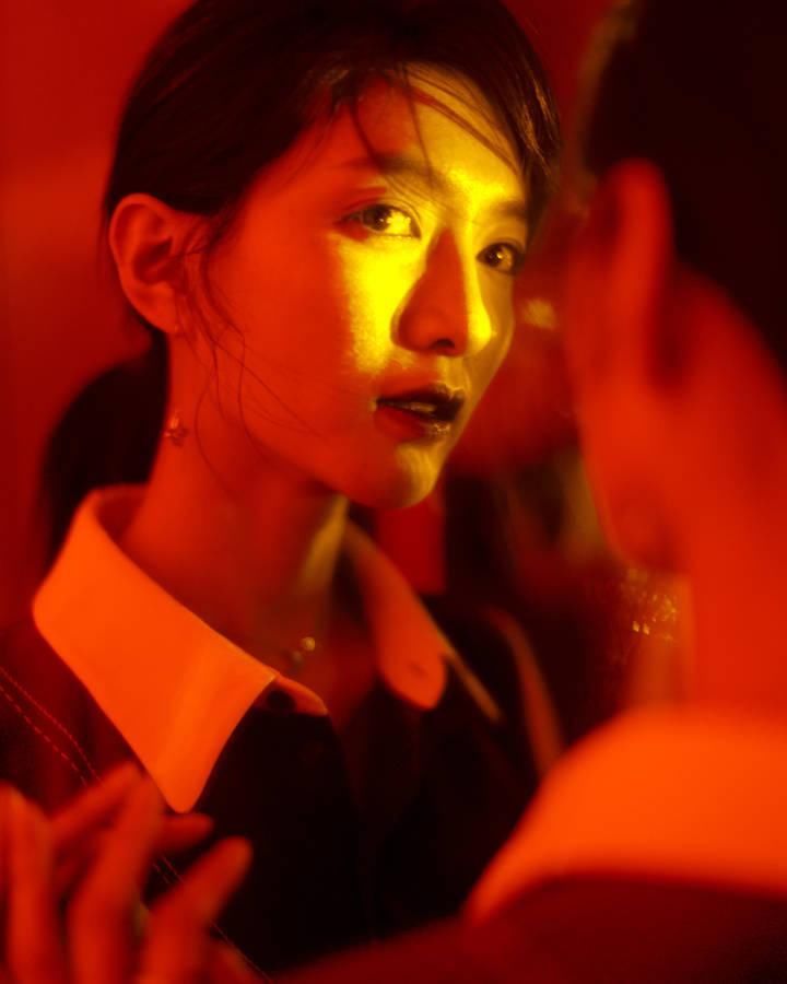 红色系还能这么穿吗?魅力无限，江疏影你又美了!