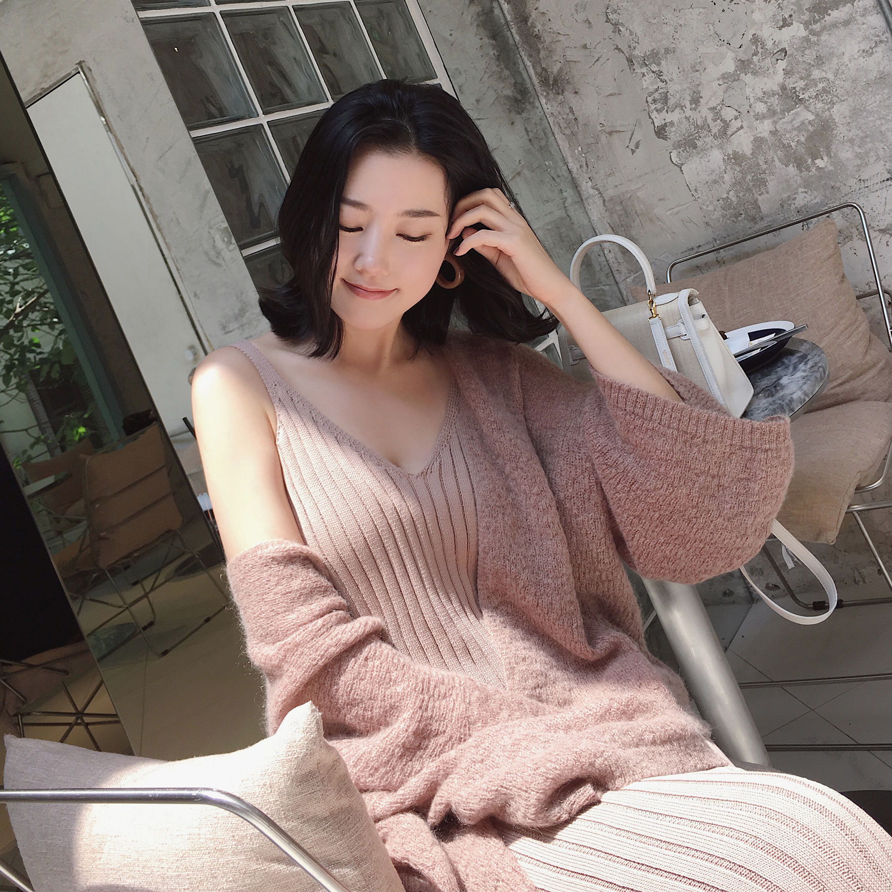 老婆太会打扮了，秋天穿这减龄套装，洋气不贵，美的让人心动不已