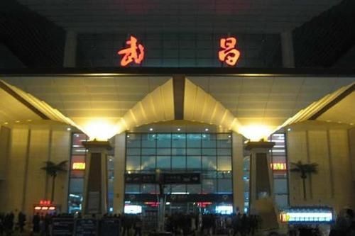  「比拼」中国各大城市火车站书法题字大比拼，哪个写得最好？