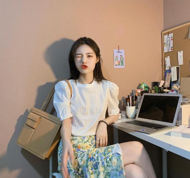「褶皱设计」可盐可甜的小清新穿搭,文艺又减龄,这个初夏做个小仙女吧