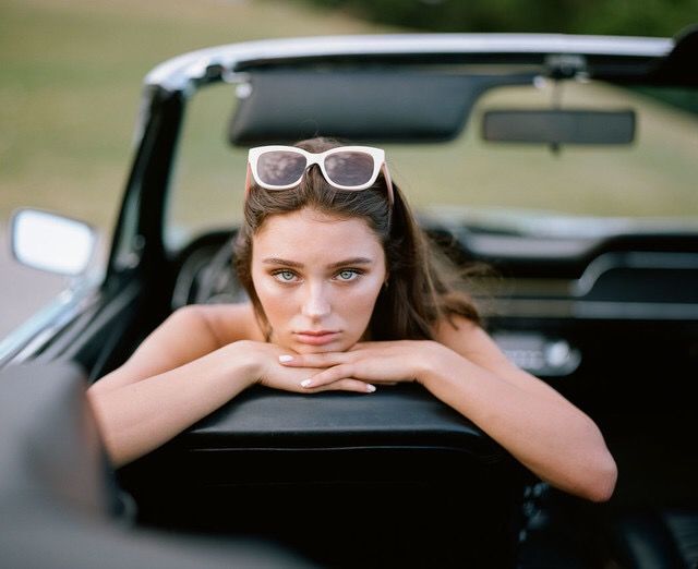 福特野马与比基尼 夏日海滩的性感之旅