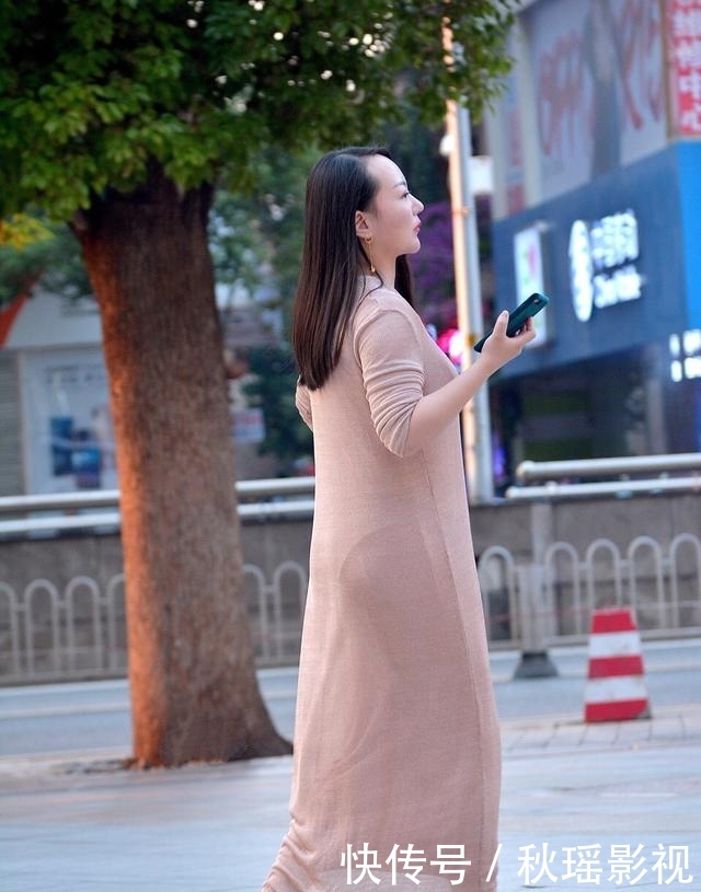  「时尚单品」这个春天，是时候出手了！一件连衣裙穿出性感又高档的样子