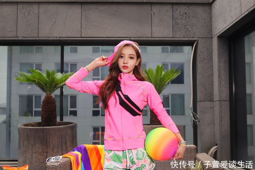  泳装|清纯比基尼泳装小姐姐，女人味十足，展现出不一样的气质！