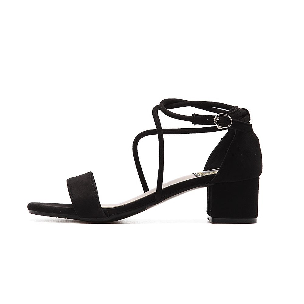 太美了、太美了!今夏流行的罗马凉鞋，让你的玉足白嫩又迷人