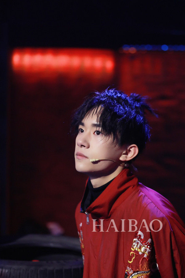 你的发型都要输给男爱豆了!易烊千玺王一博的鲻鱼头是什么鬼，范